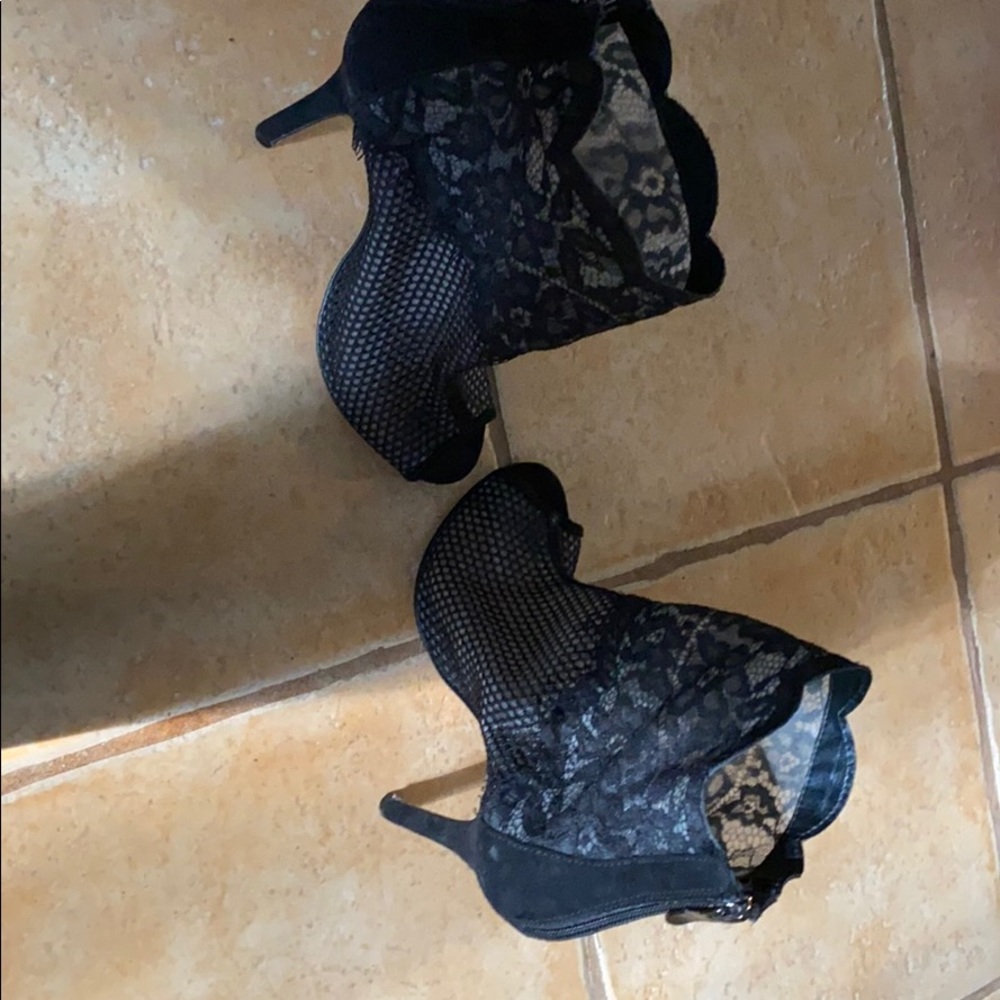 Shoes - Picture 4 of 6